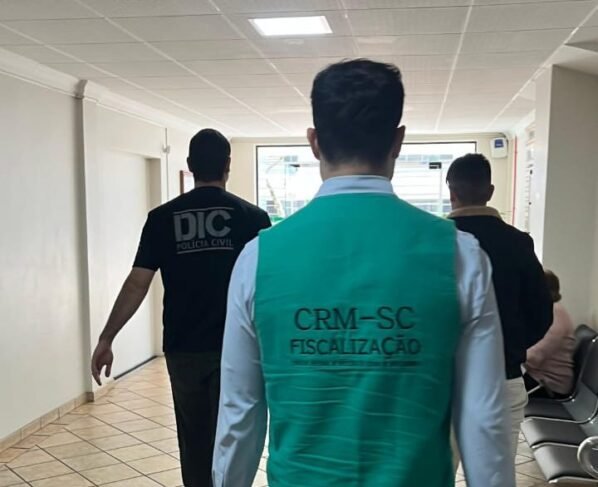 Ação conjunta do CRM-SC, Polícia Civil e ProconSC flagra prática ilegal da medicina em Chapecó