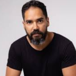 Quem é o João Sales, ator que criticou Paolla Oliveira em “Vale Tudo”?