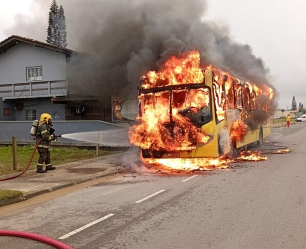 Rádio Cidade FM Foz Itajaí – 91.7