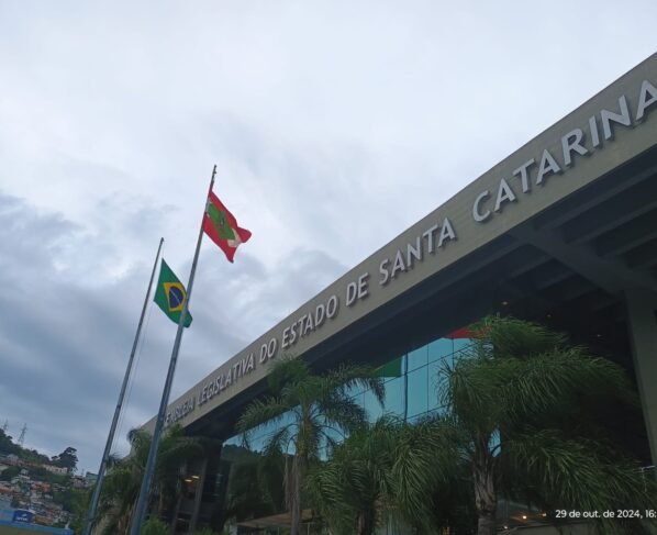 Rádio Cidade FM Foz Itajaí – 91.7