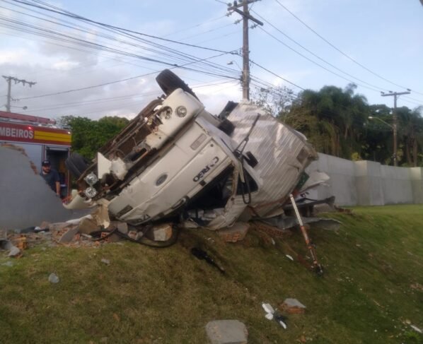 Rádio Cidade FM Foz Itajaí – 91.7