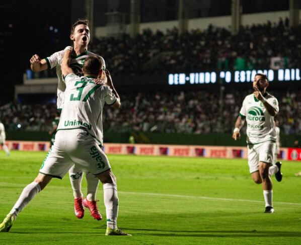 Avaí encerra participação no Brasileirão da Série B com empate diante do Botafogo-SP