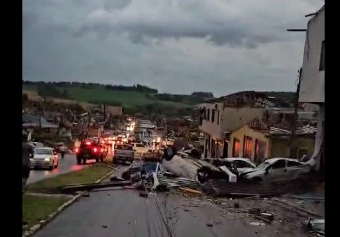 Fumaça em agência dos Correios assusta moradores em Meleiro